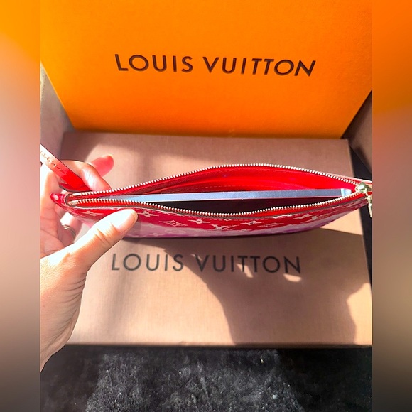 ❤️ Louis Vuitton Limited Edition Summer Escale Rouge Neverfull Wristlet Pochette - Picture 12 of 16